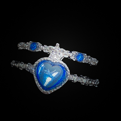 アドラ・クラヴィス