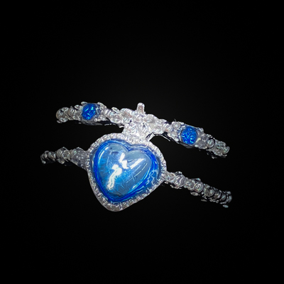 アドラ・クラヴィス